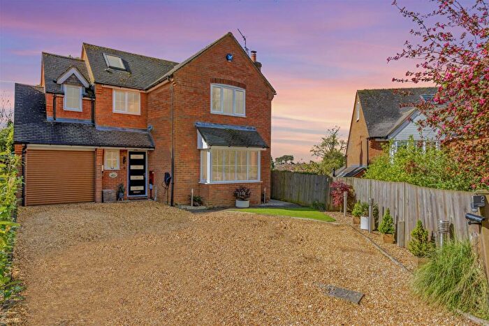 4 Bedroom Detached House For Sale In Horsepond, Great Brickhill, Buckinghamshire, MK17