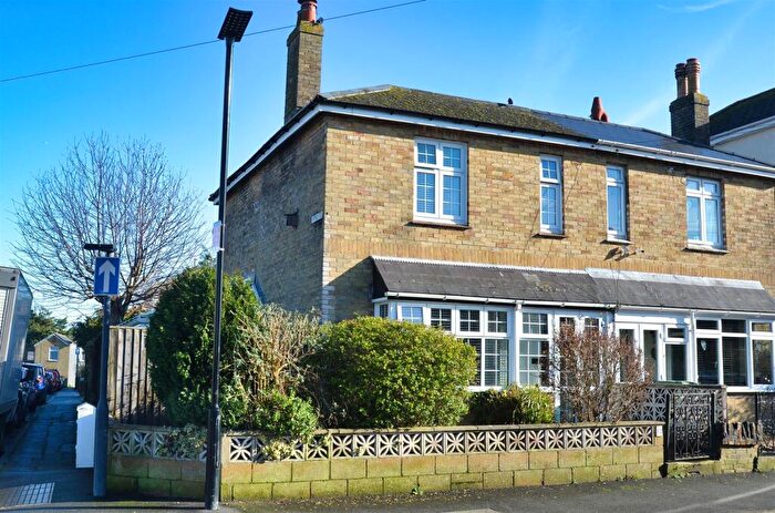 3 Bedroom Semi-Detached House For Sale In Central Ryde, PO33