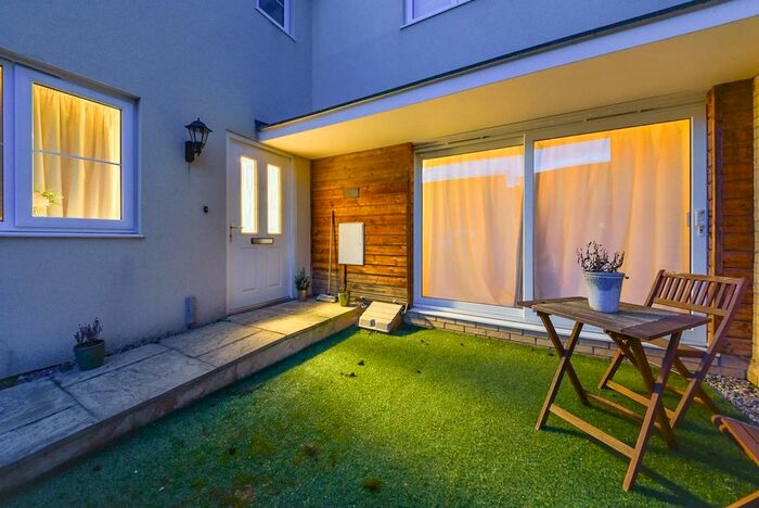 2 Bedroom Property To Rent In Bridle Close, Barleythorpe, Oakham LE15