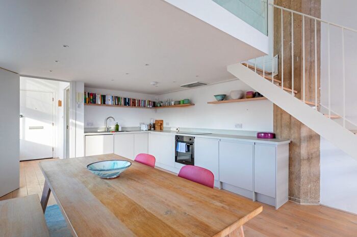 1 Bedroom Flat To Rent In King Edward's Road, London, E9