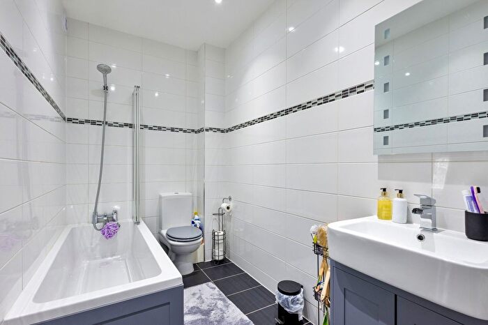 2 Bedroom Flat For Sale In Castle Hill Avenue, Folkestone, CT20