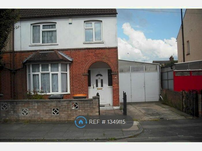 3 Bedroom Semi-Detached House To Rent In Westfield Road, Bedford, MK40