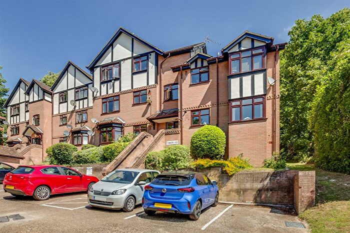 1 Bedroom Flat To Rent In Walk Of Station, High Wycombe, HP13
