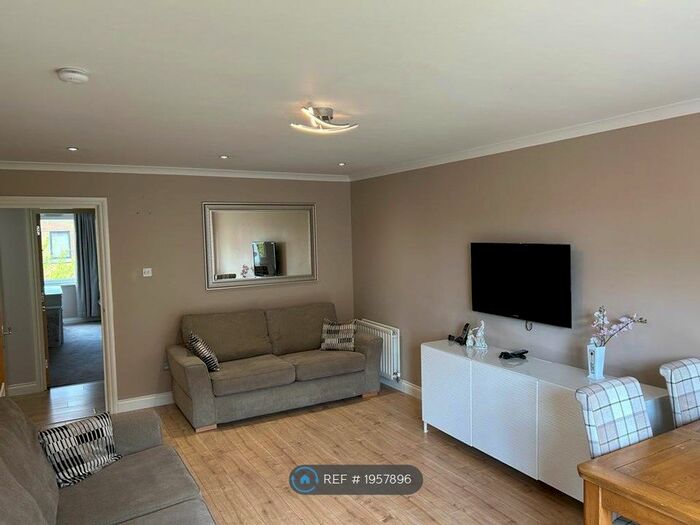 2 Bedroom Flat To Rent In Minerva Way, Glasgow, G3