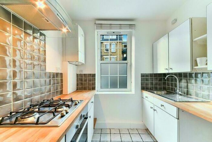 2 Bedroom Flat To Rent In Cambridge Heath Road, London, E2