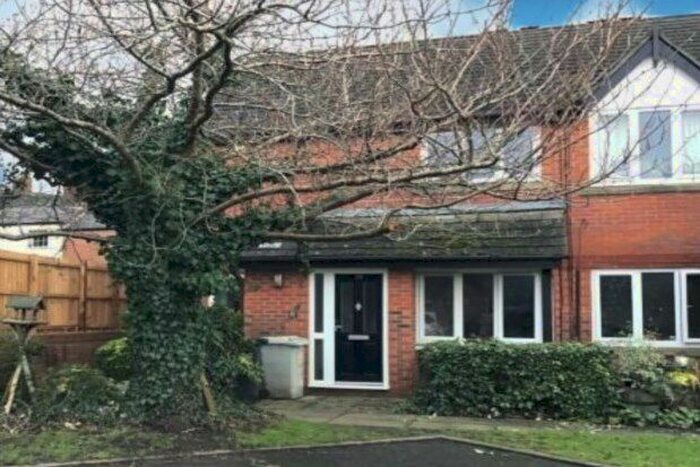 2 Bedroom Flat To Rent In Tynedale Close, Macclesfield, SK11