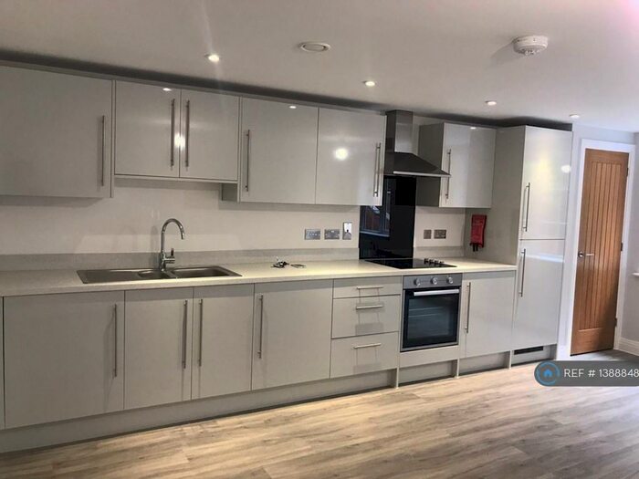 2 Bedroom Flat To Rent In Sycamore Court, Luton, LU2