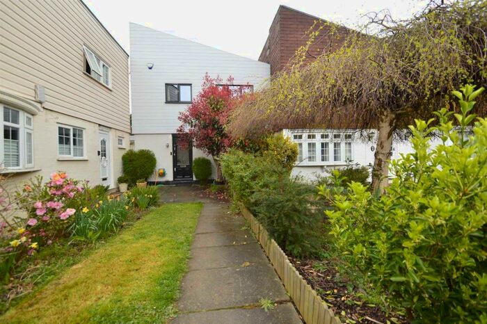 4 Bedroom Semi-Detached House To Rent In Shillibeer Walk, Chigwell, IG7