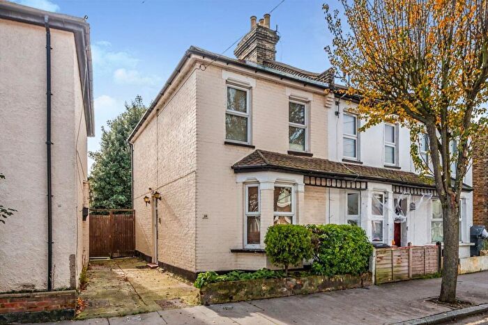 2 Bedroom House To Rent In Leslie Grove, Croydon, CR0