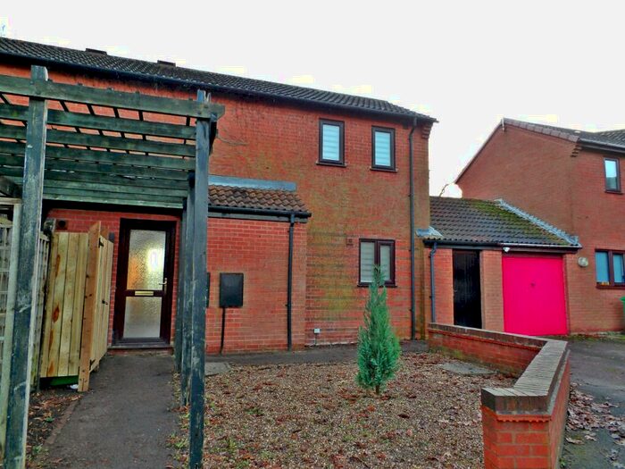 2 Bedroom End Of Terrace House To Rent In River View, Nottingham, NG2