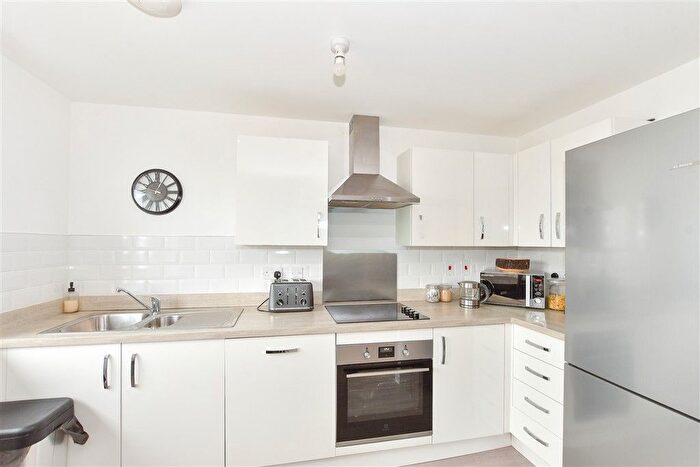 2 Bedroom Flat For Sale In Bailey Place, Crowborough, East Sussex, TN6