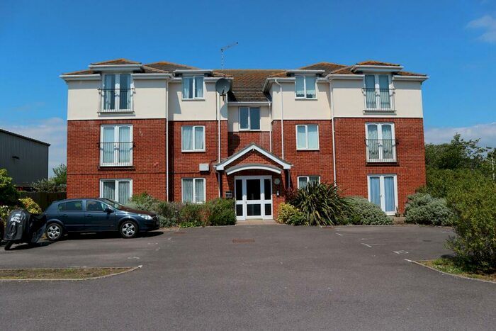 2 Bedroom Flat To Rent In Oakhurst, Newlands Road, Christchurch, BH23