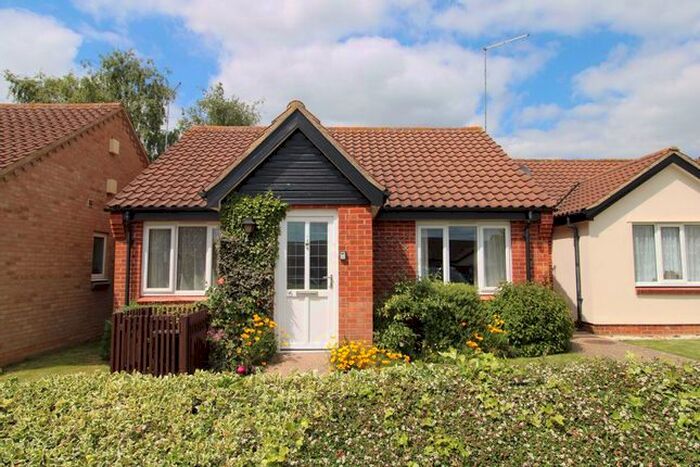 2 Bedroom Bungalow To Rent In Sheraton Close, Abington, Northampton NN3