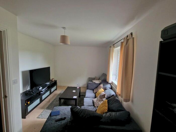 2 Bedroom Flat To Rent In Milton Road, MK41