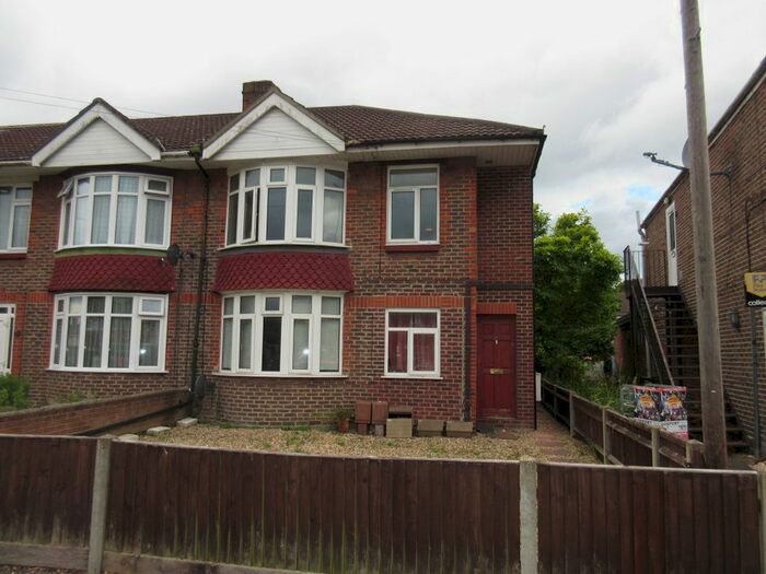 2 Bedroom Flat To Rent In Redlands Lane, Fareham, PO14