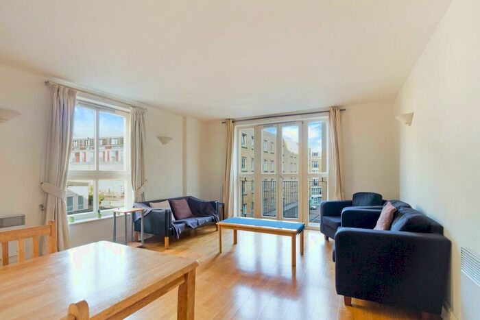 2 Bedroom Apartment To Rent In Dryden Building, Commercial Road, E1