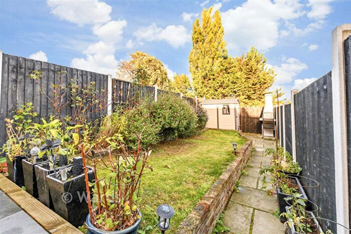 2 Bedroom Terraced House For Sale In Castle Street, Greenhithe, Kent, DA9