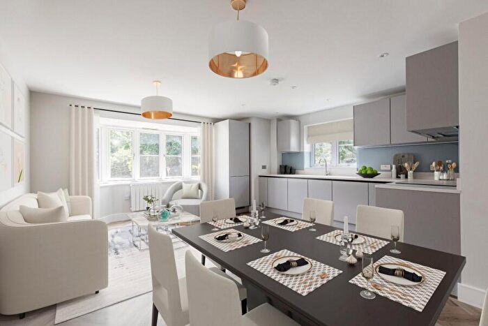 2 Bedroom Apartment To Rent In West Byfleet, Surrey, KT14