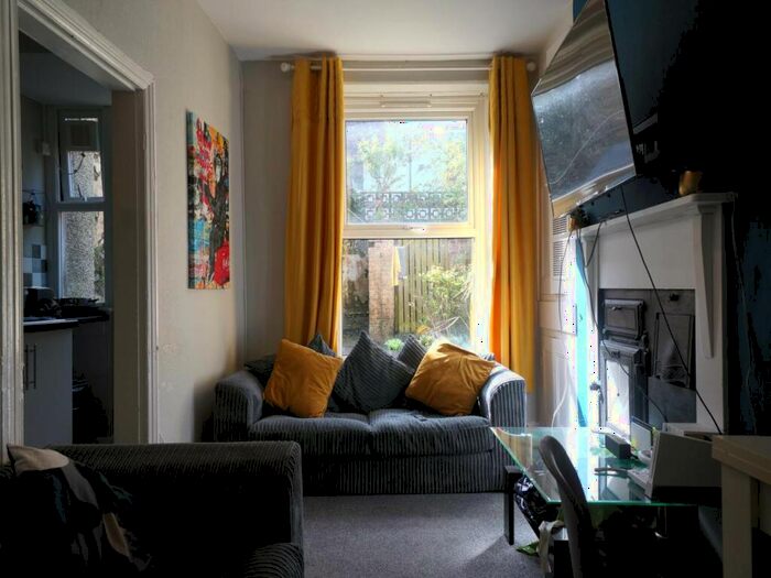 5 Bedroom House To Rent In Craig-Y-Don Road, Bangor, Gwynedd, LL57