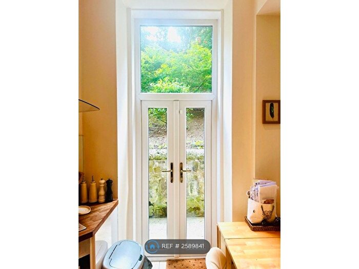 2 Bedroom Flat To Rent In Broughton Road, Edinburgh, EH7