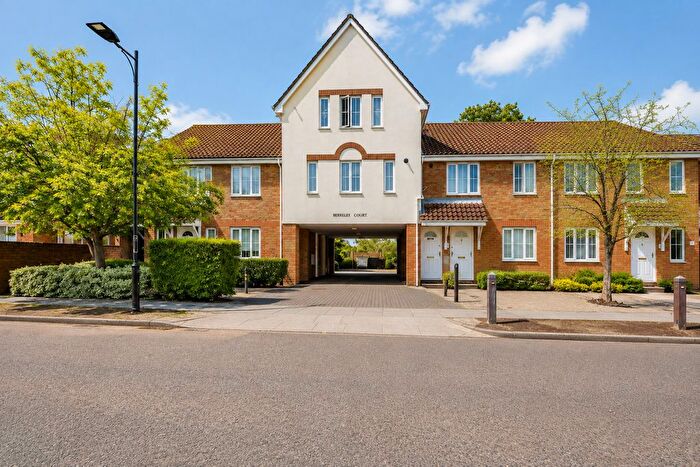 2 Bedroom Flat For Sale In Gainsborough Drive, Westcliff-On-Sea, SS0