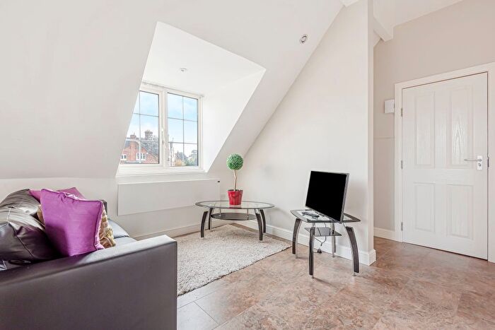 2 Bedroom Flat To Rent In Grasmere Road, Bromley, Kent, BR1