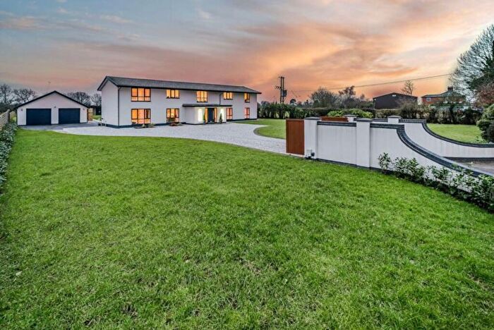 5 Bedroom Detached House For Sale In Dunkirk Lane, Leyland, PR26