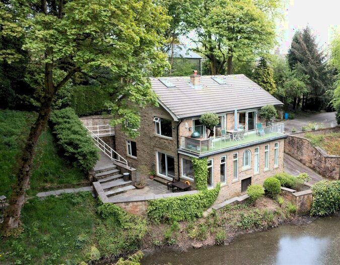 4 Bedroom House For Sale In Lake House, The Grove, Shelf, HX3