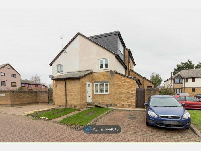 2 Bedroom End Of Terrace House To Rent In Midship Close, London, SE16