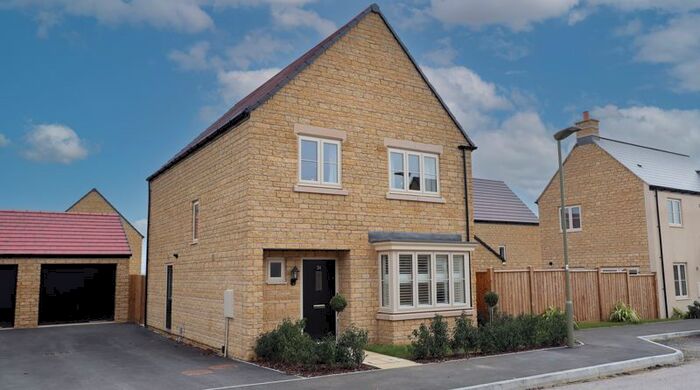 4 Bedroom Detached House To Rent In Spitfire Drive, Witney, OX29