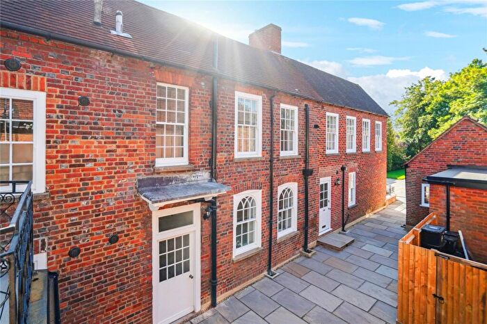 2 Bedroom Apartment For Sale In London End, Beaconsfield, Buckinghamshire, HP9