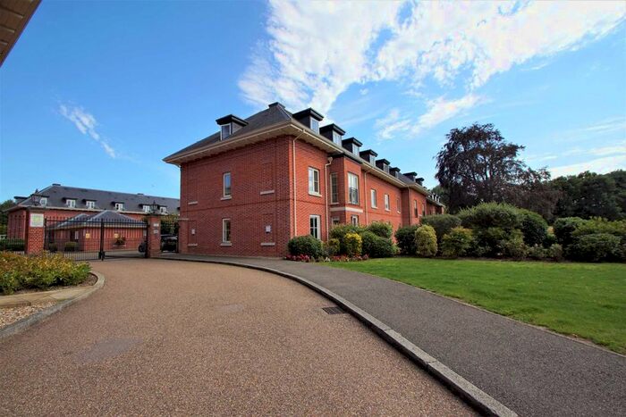 2 Bedroom Flat To Rent In Henmarsh Court, Balls Park, SG13