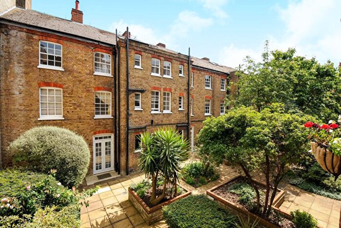 Apartment To Rent In De Walden House, St Johns Wood, NW8