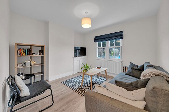 3 Bedroom End Of Terrace House To Rent In Aylesbury Road, Bromley, BR2