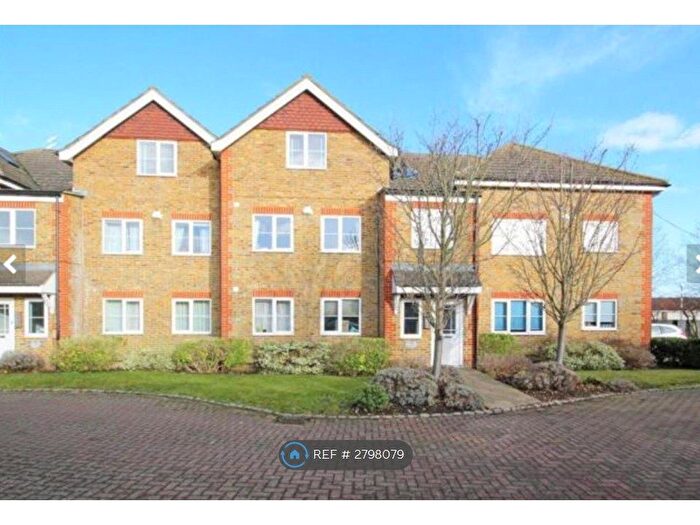 2 Bedroom Flat To Rent In Kempton Avenue, Sunbury-On-Thames, TW16