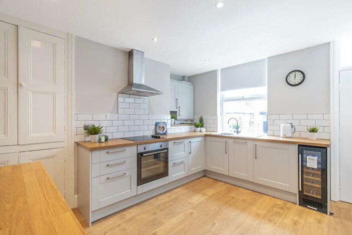 6 Bedroom House To Rent In Burchett Place, Leeds, LS6
