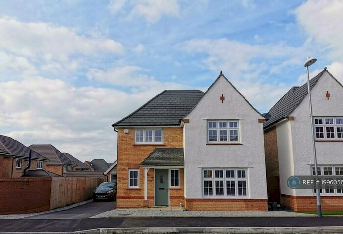 4 Bedroom Detached House To Rent In Cavalier Square, Chadderton, Oldham, OL9