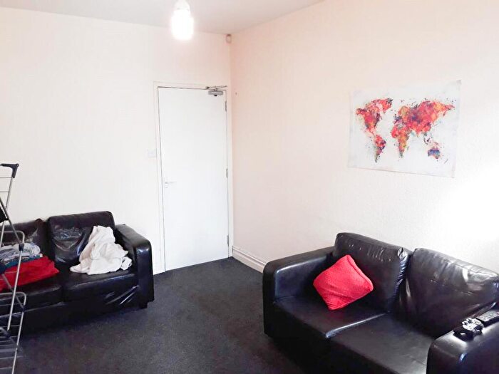 3 Bedroom Flat To Rent In Helmsley Road, Sandyford, Newcastle Upon Tyne, NE2