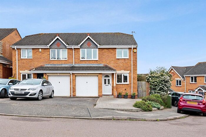 3 Bedroom Semi Detached House For Sale In Braithwaite Close, Kettering, NN15