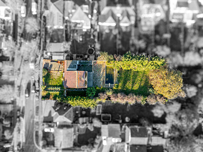 4 Bedroom Detached House For Sale In Westbourne Grove, Westcliff-on-sea, SS0