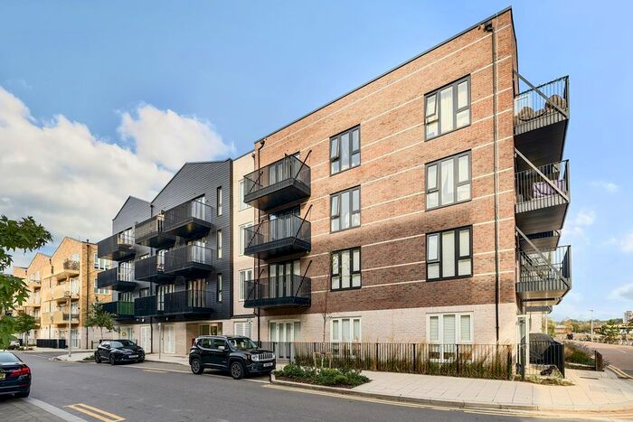 2 Bedroom Flat To Rent In Corys Road, Rochester, ME1