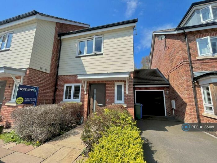 2 Bedroom End Of Terrace House To Rent In Teaseltun, Fleet, GU51