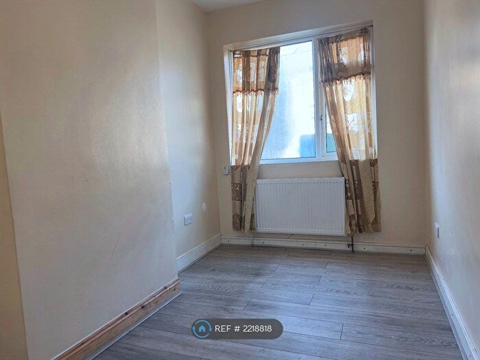 3 Bedroom Terraced House To Rent In Byron Road, London, E17