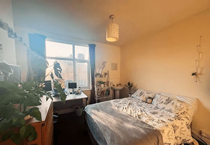 5 Bedroom Semi-Detached House To Rent In Lenton Boulevard, Lenton, Nottingham, NG7