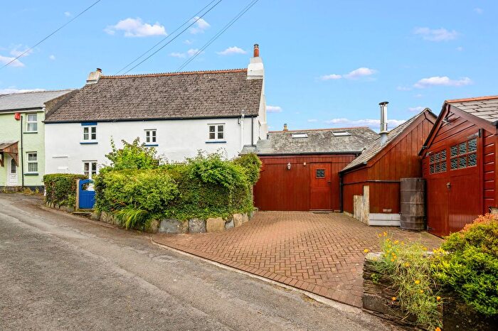 2 Bedroom End Of Terrace House For Sale In Lower Street, West Alvington, TQ7