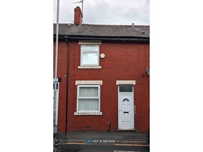 2 Bedroom End Terrace House To Rent In Hathershaw Lane, Oldham, OL8