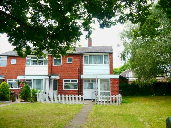 4 Bedroom Semi-Detached House To Rent In Travellers Lane, Hatfield, AL10