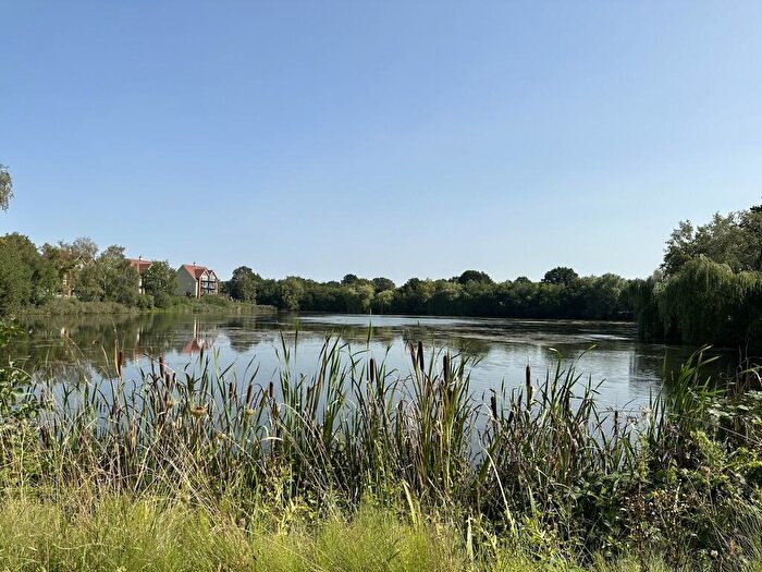 3 Bedroom Terraced House For Sale In Lake View Lane, Waters Edge, GU16