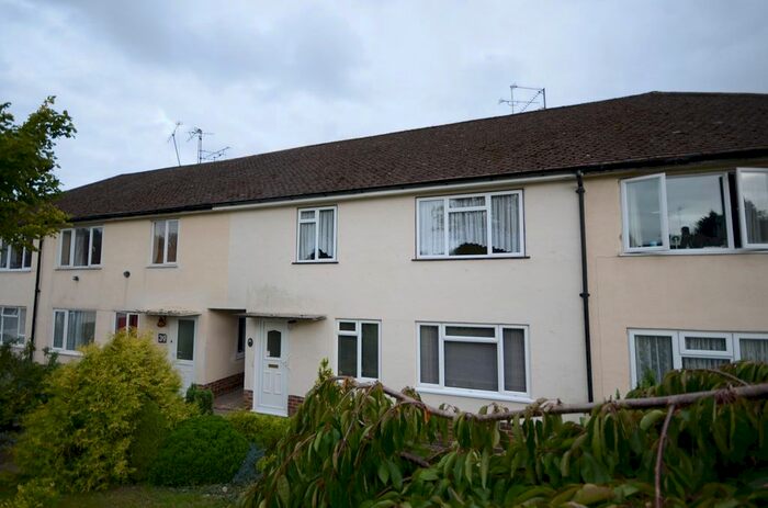 2 Bedroom Flat To Rent In Dudley Close, Tilehurst, Reading, RG31