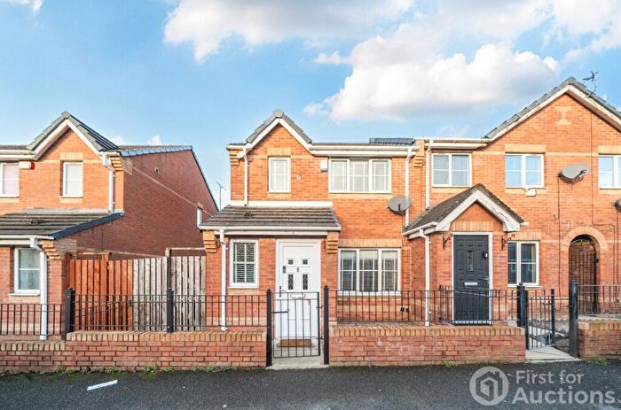 3 Bedroom Semi-Detached House For Sale In Gravenmoor Drive, Salford, Greater Manchester, M7